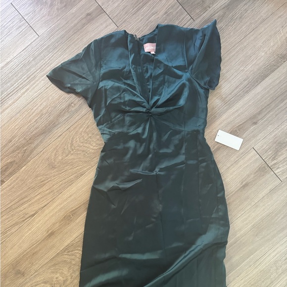 show me your mumu Rome Twist Gown Deep Emerald Luxe Satin - Picture 6 of 7